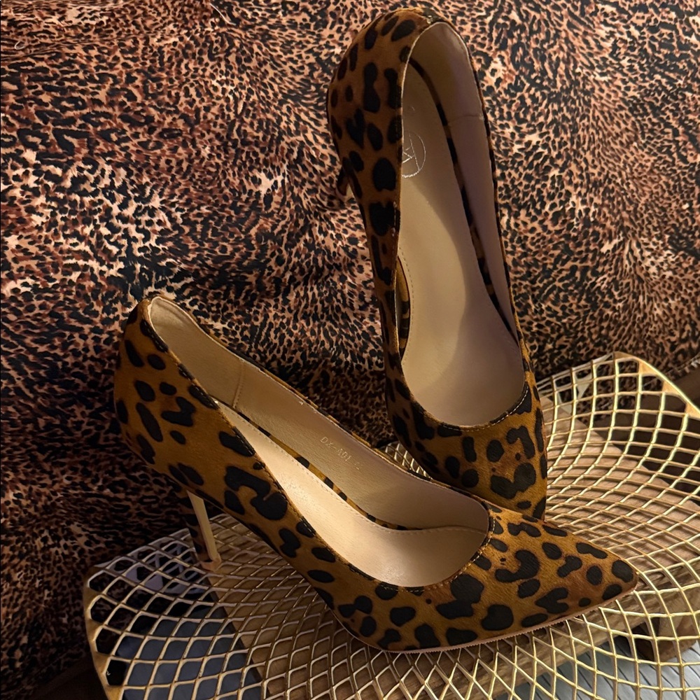 Chic Leopard Print Heels - Picture 2 of 5